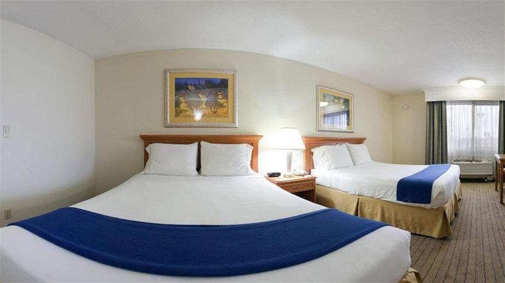 Holiday Inn Express Corning By Ihg Exterior photo