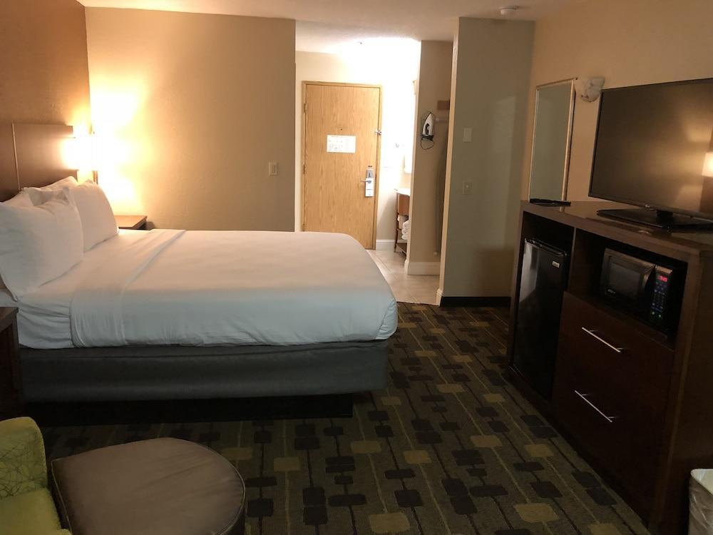 Holiday Inn Express Corning By Ihg Exterior photo