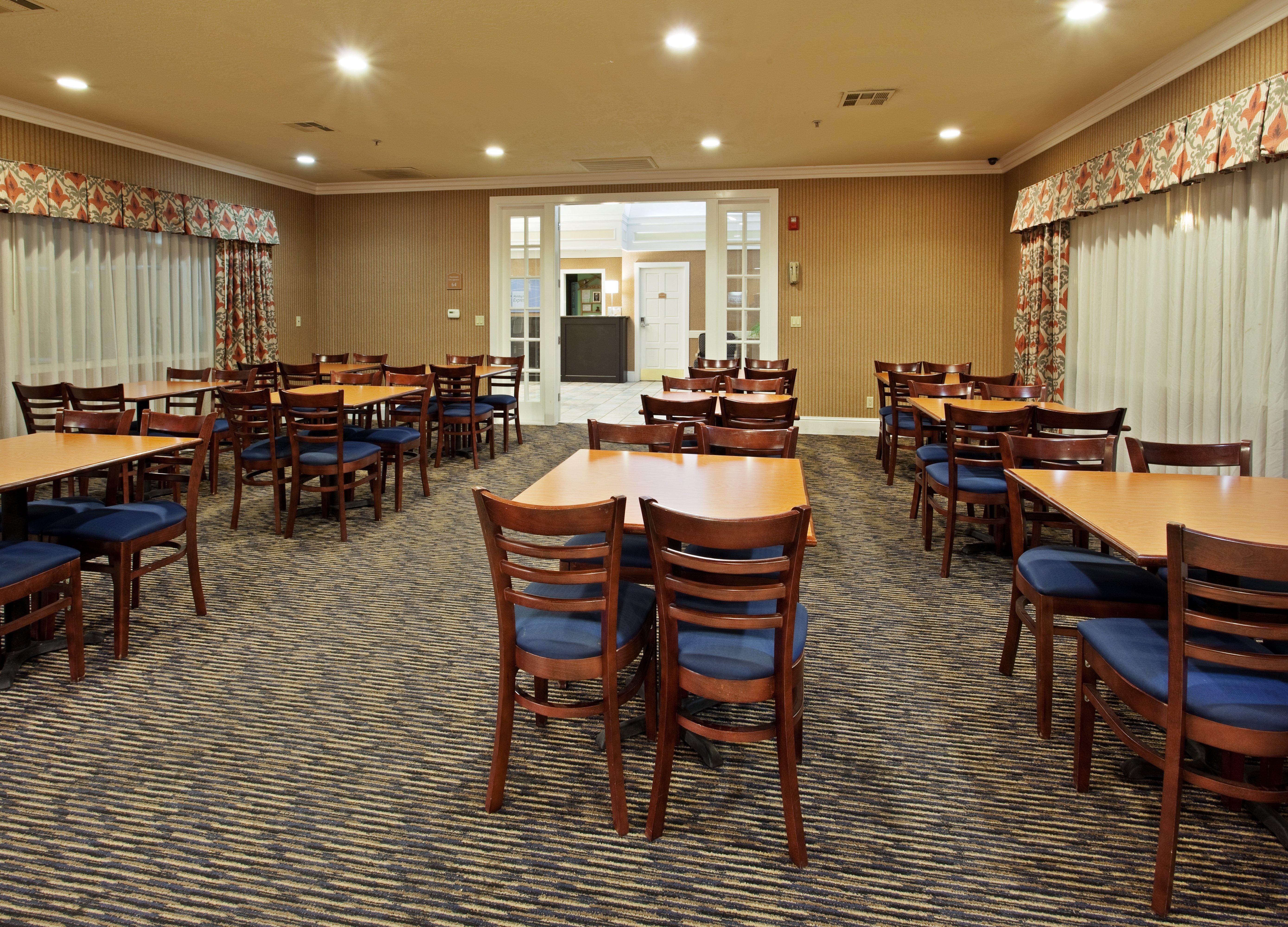 Holiday Inn Express Corning By Ihg Exterior photo