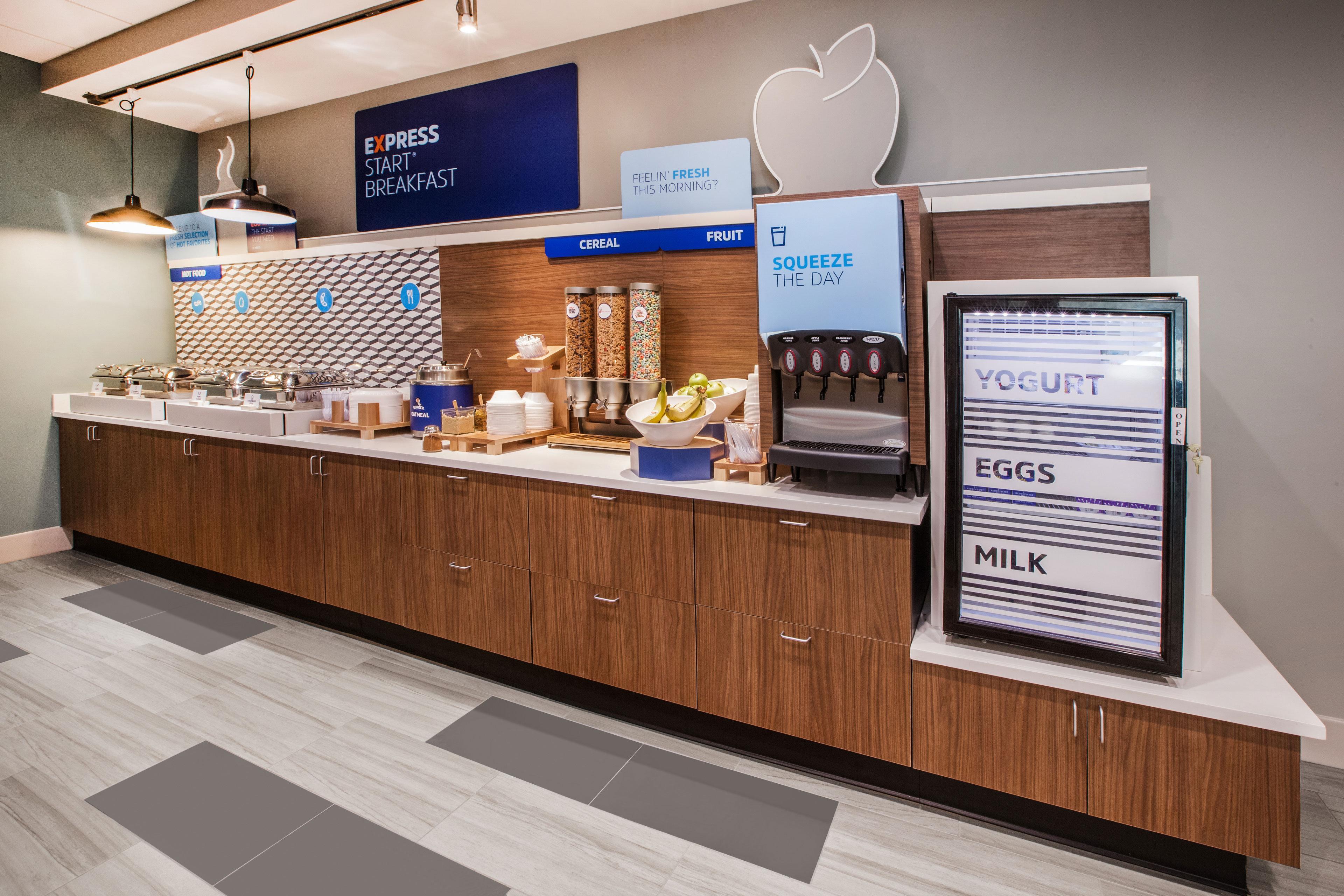 Holiday Inn Express Corning By Ihg Exterior photo